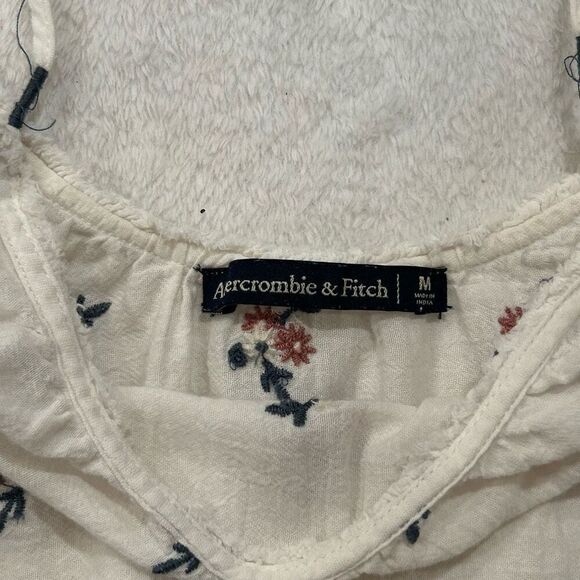 Abercrombie & Fitch tank top with embroidered flower tank sz: Medium - Picture 3 of 5